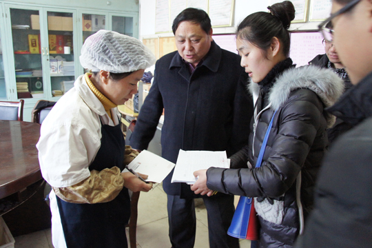 2015年春节公(gōng)司工(gōng)会走访慰问困难职工(gōng)