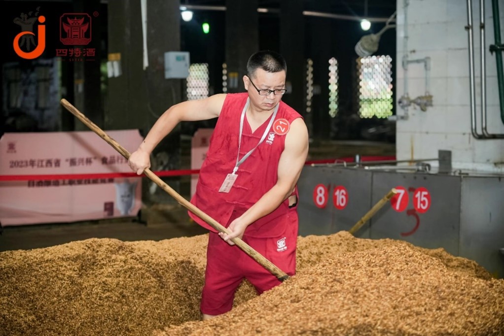 以天工(gōng)敬工(gōng)匠！走进“实赣派·劳模故事汇”，四特致敬榜样力量